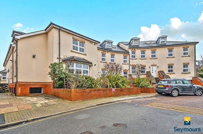2 Bedroom Flat For Sale In Guildford, Surrey, GU1