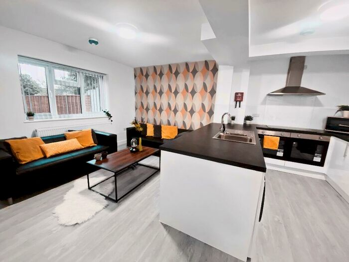 6 Bedroom Terraced House To Rent In Sheriff Avenue, Coventry, West Midlands, CV4