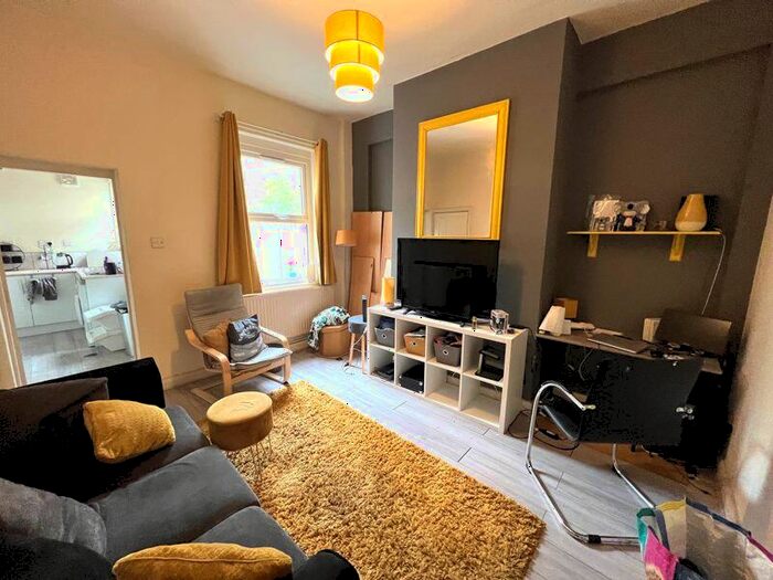 3 Bedroom Terraced House To Rent In Coronation Street, Salford, M5