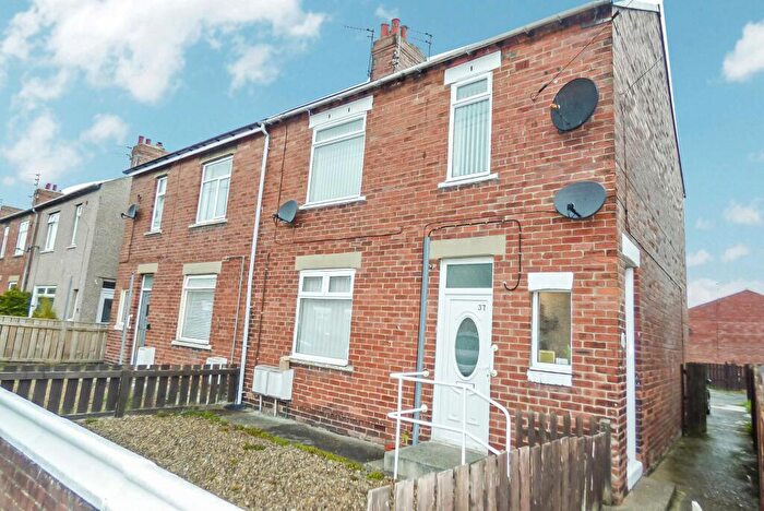 2 Bedroom Flat To Rent In Rosalind Avenue, Bedlington, Northumberland, NE22