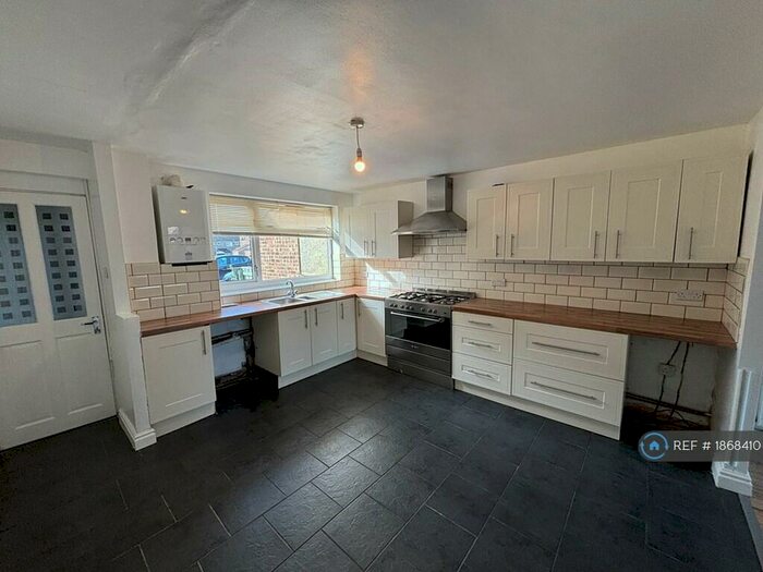 3 Bedroom End Of Terrace House To Rent In Bridport Close, Bransholme, Hull, HU7