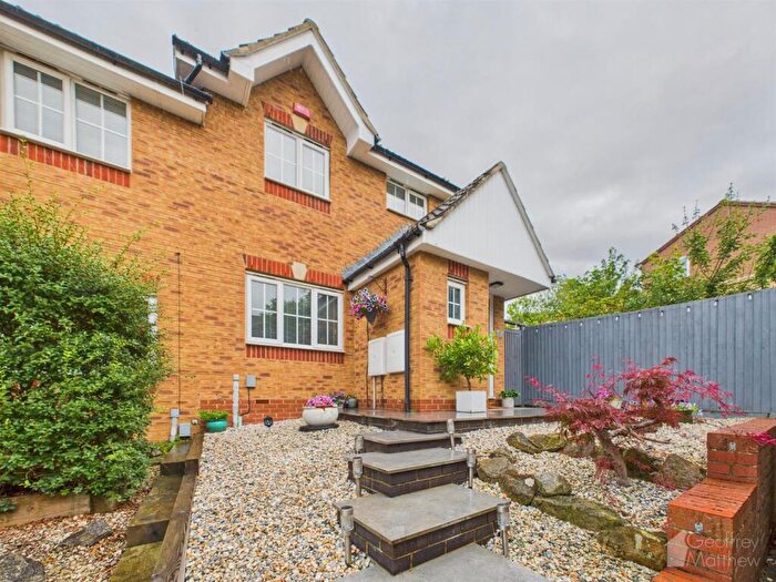 3 Bedroom Semi-Detached House For Sale In Harvest Lane, Chells Manor, Stevenage, SG2