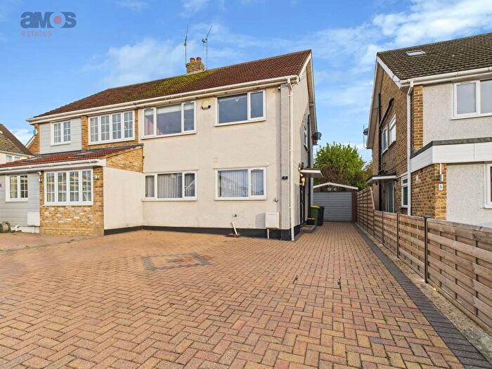 3 Bedroom Semi-Detached House For Sale In Hawthorn Way, Rayleigh, Essex, SS6