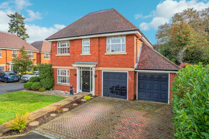 5 Bedroom Detached House To Rent In Rosken Grove, Farnham Royal, Slough, SL2