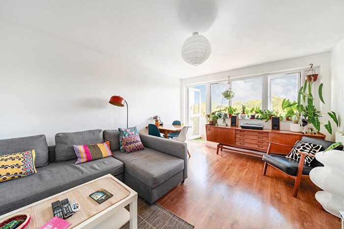 2 Bedroom Flat For Sale In Slippers Place, London, SE16