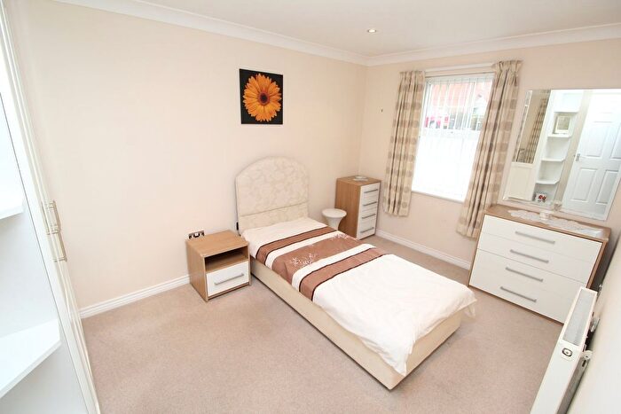 2 Bedroom Flat For Sale In Lock Keeper Close, Wigston, LE18