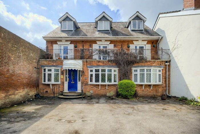 1 Bedroom Detached House To Rent In Warwick Road, Kenilworth, Warwickshire, CV8