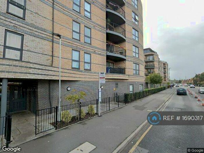 2 Bedroom Flat To Rent In Trevenna, Slough, SL1