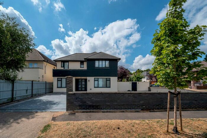 5 Bedroom Detached House To Rent In Derwent Avenue, Kingston Vale, London, SW15