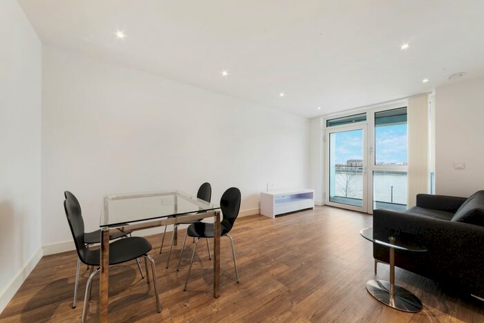 2 Bedroom Flat To Rent In Gordian Apartments, Cable Walk, Greenwich, London, SE10