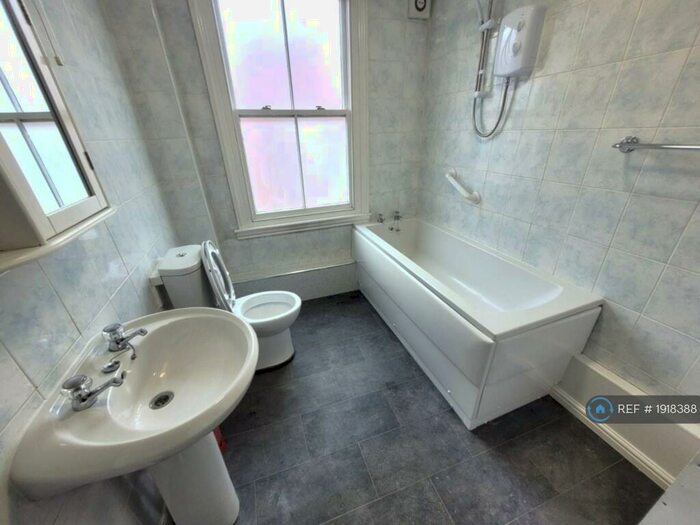 1 Bedroom Flat To Rent In High Street, Crowle, Scunthorpe, DN17