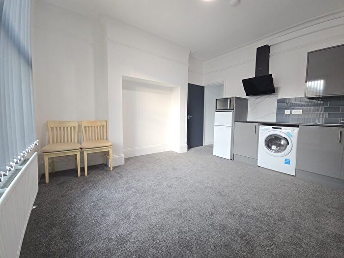 1 Bedroom Flat To Rent In Boston Park Road, Brentford, TW8