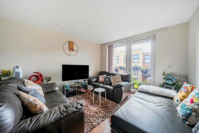 2 Bedroom Flat To Rent In Dukes Court, Stanmore, HA7