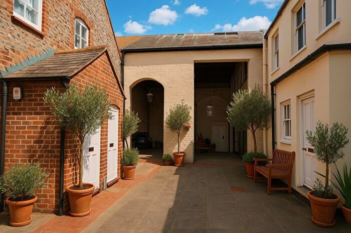 2 Bedroom Mews To Rent In Gloucester Road, Brighton, BN1