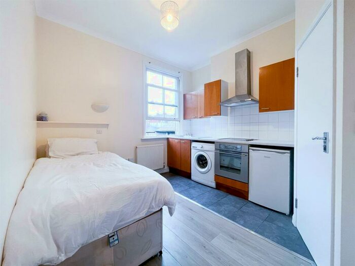 Studio To Rent In Battersea Park Road, Battersea, SW11