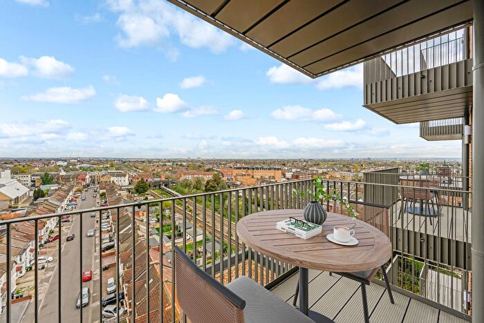 1 Bedroom Flat For Sale In High Road, Ilford, IG3