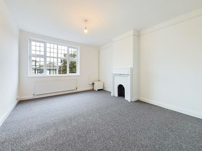 1 Bedroom Flat To Rent In High Street, Ruislip, Middlesex, HA4