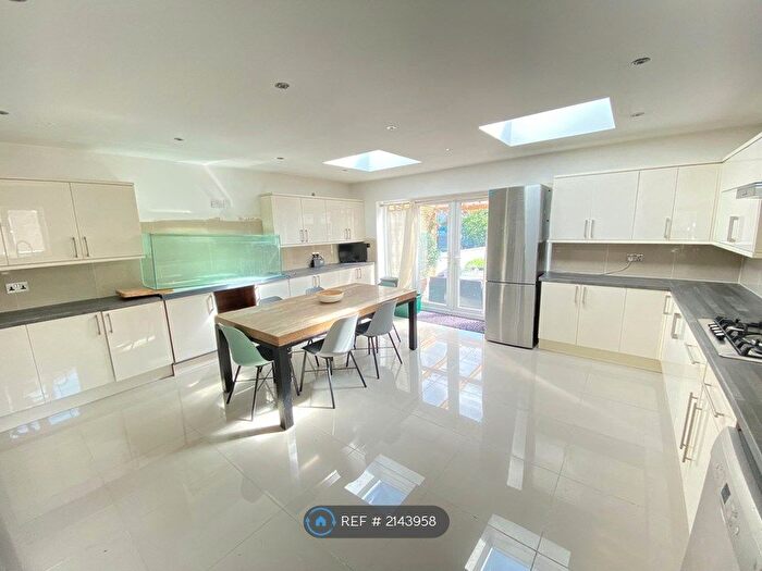 3 Bedroom Semi-Detached House To Rent In Ingram Way, Greenford, UB6