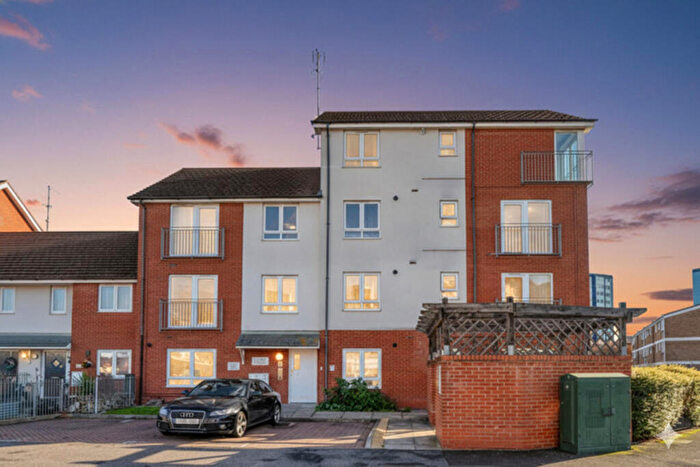 2 Bedroom Flat To Rent In Ashwood Place, Tamar Way, Slough, SL3