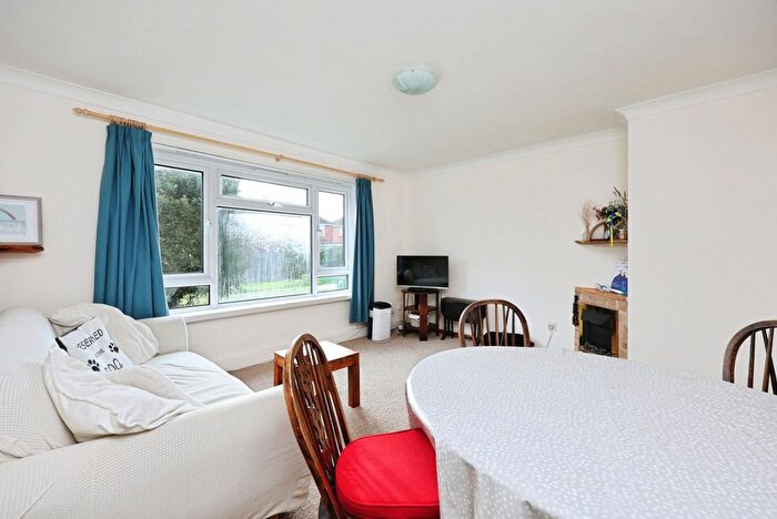2 Bedroom Flat For Sale In Jubilee Close, Freshwater, Isle Of Wight, PO40