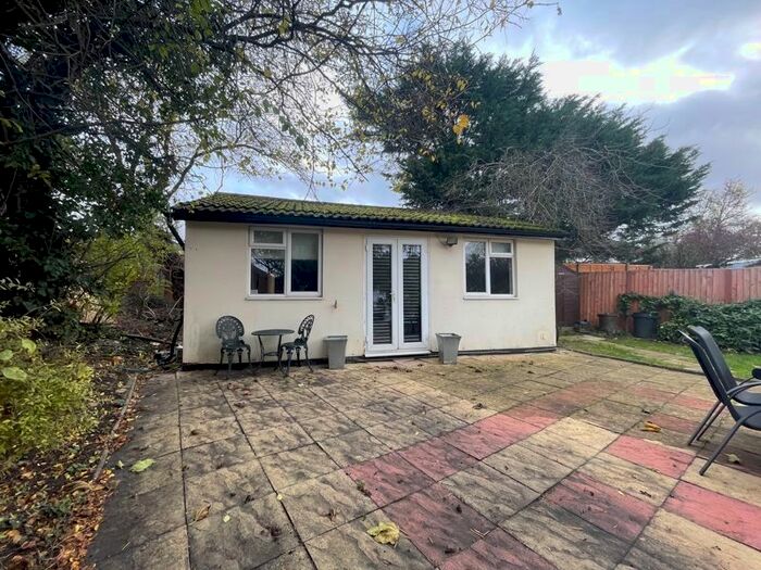 1 Bedroom Detached House To Rent In Gibbs Green, Edgware, HA8