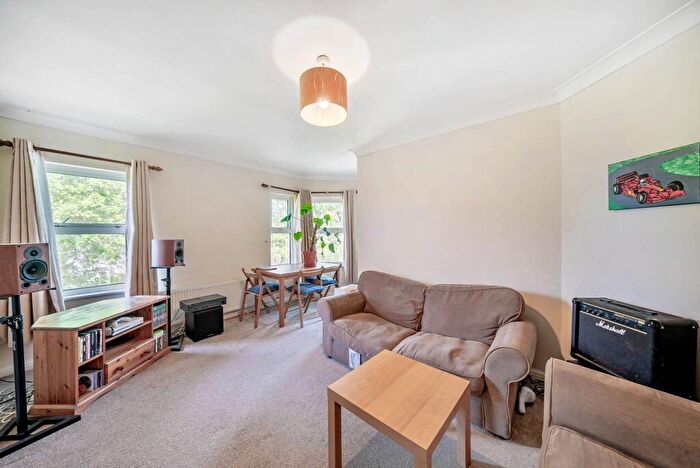 2 Bedroom Flat To Rent In Bedford Hill, Balham, London, SW12