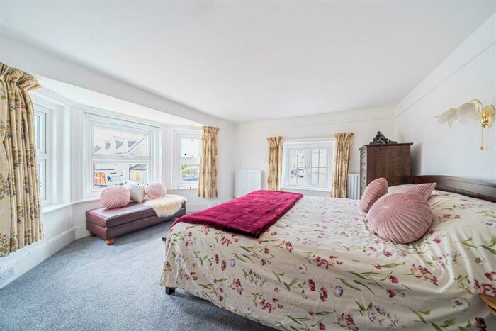 3 Bedroom Detached House For Sale In Bath Road, Sturminster Newton, DT10