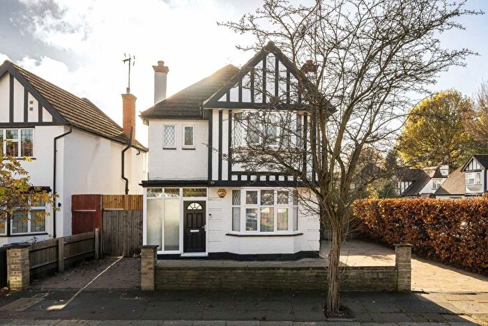 4 Bedroom Detached House To Rent In North Crescent, Finchley, N3
