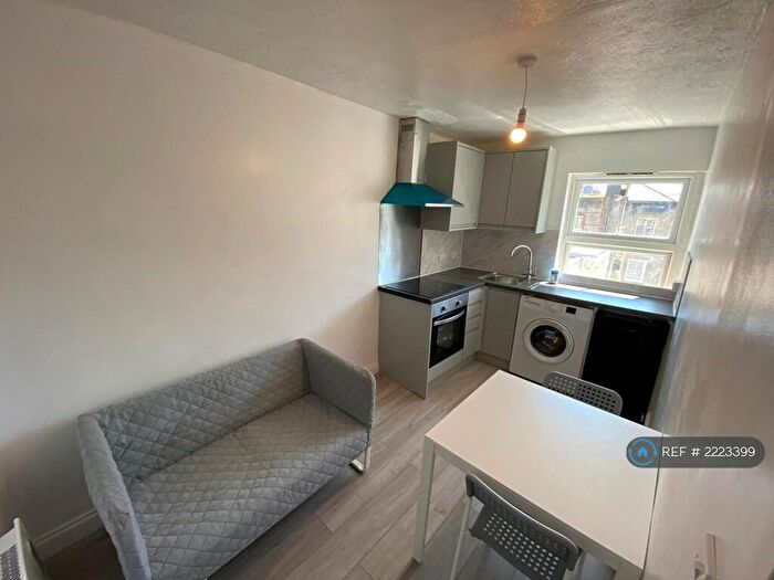 2 Bedroom Flat To Rent In Western Road, Hove, BN3