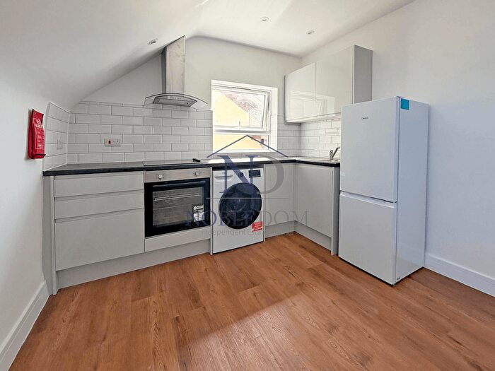 Studio To Rent In Hanworth Road, TW3