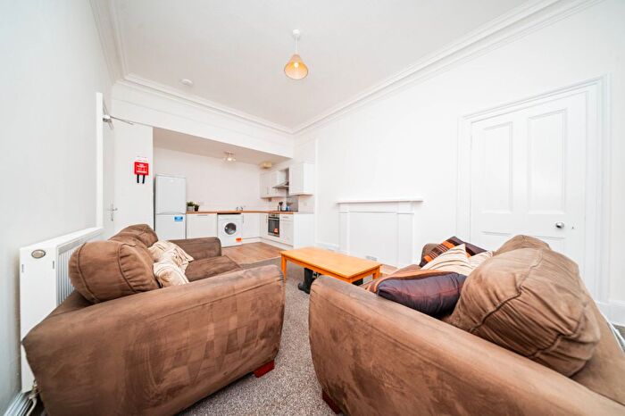 3 Bedroom Flat To Rent In Montague Street, Edinburgh, EH8