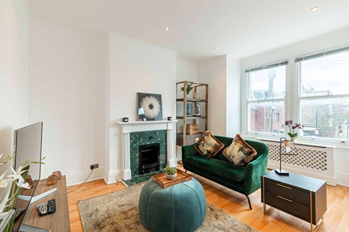 3 Bedroom Flat To Rent In Hestercombe Avenue, Parsons Green, London, SW6