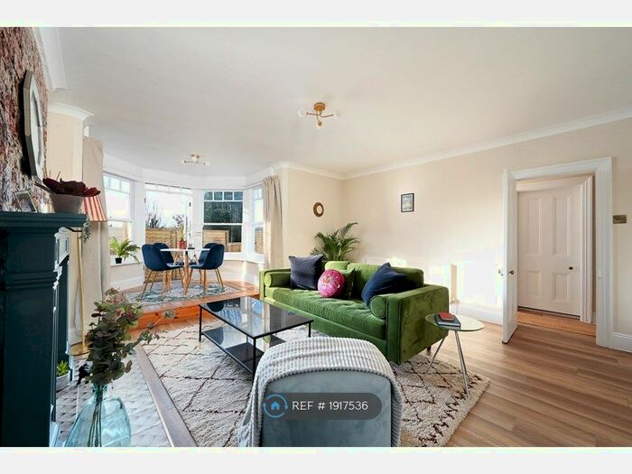 2 Bedroom Flat To Rent In Beaconsfield Villas, Brighton, BN1