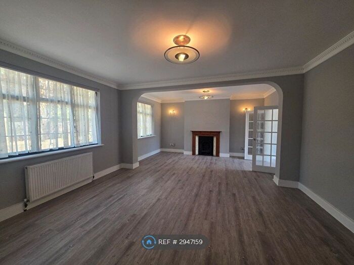 4 Bedroom Bungalow To Rent In Old Church Lane, Stanmore, HA7