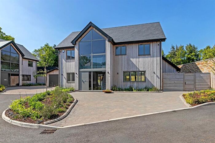 5 Bedroom Detached House For Sale In St. Albans Road, Sandridge, AL4