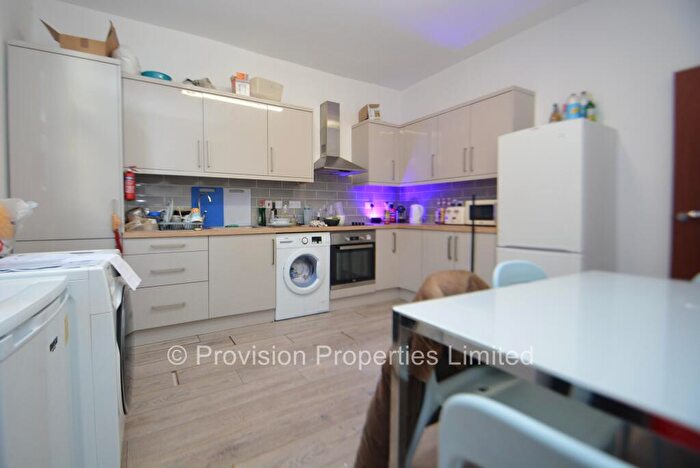 6 Bedroom Terraced House To Rent In Norwood Place, Hyde Park, Leeds, LS6