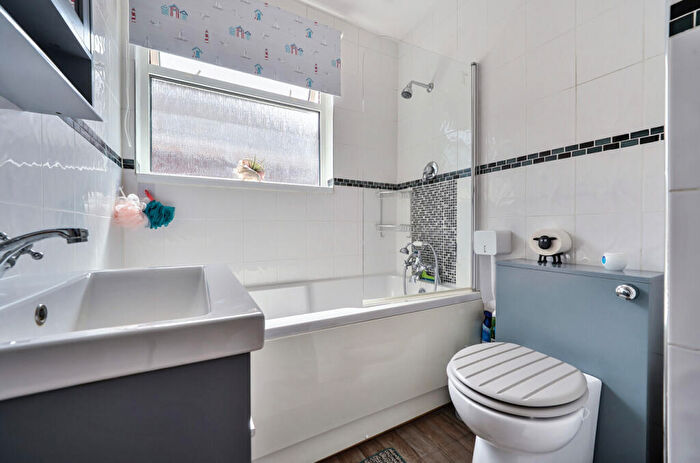 2 Bedroom Bungalow For Sale In Springford Crescent, Lordswood, Southampton, Hampshire, SO16