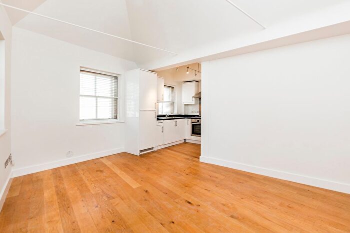 2 Bedroom Flat To Rent In Catherine Street, London, WC2B