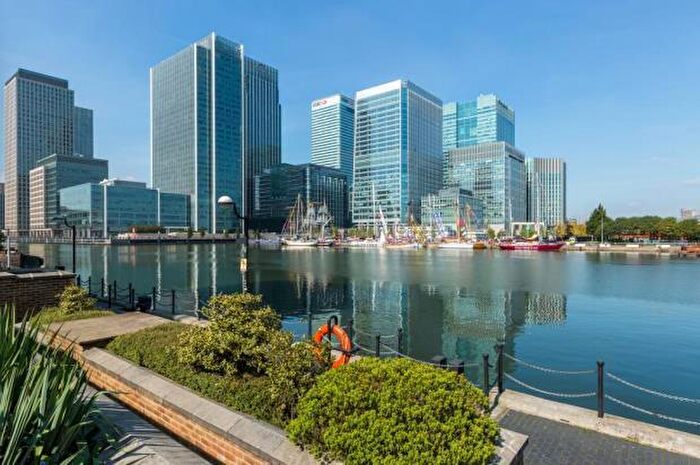 2 Bedroom Apartment To Rent In Meridian Place, London, E14