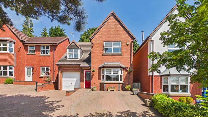 4 Bedroom Detached House For Sale In Kingsoak Gardens, Dudley, DY2