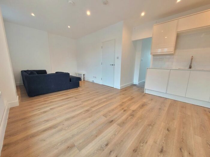Studio To Rent In Albion Road, London, N16