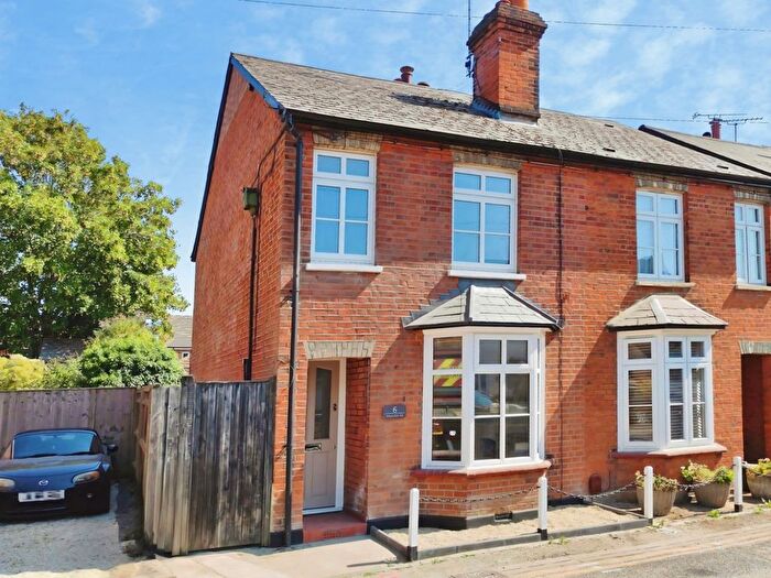 2 Bedroom Semi Detached House For Sale In Havelock Road, Wokingham, RG41