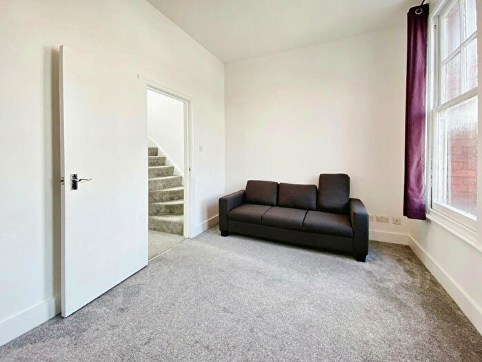 1 Bedroom Terraced House To Rent In Holloway Road, N7