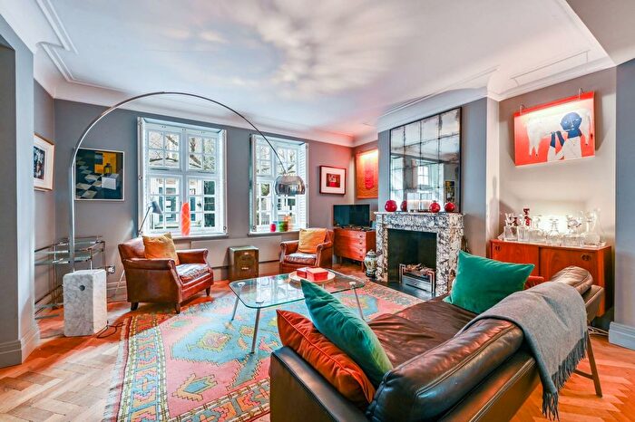 2 Bedroom Flat For Sale In De Walden Street, Marylebone, London, W1G