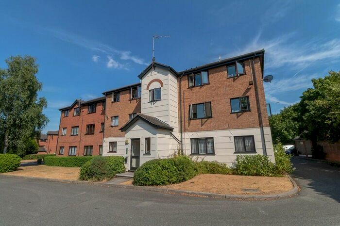 Ground Flat To Rent In Parrotts Field, Hoddesdon, EN11
