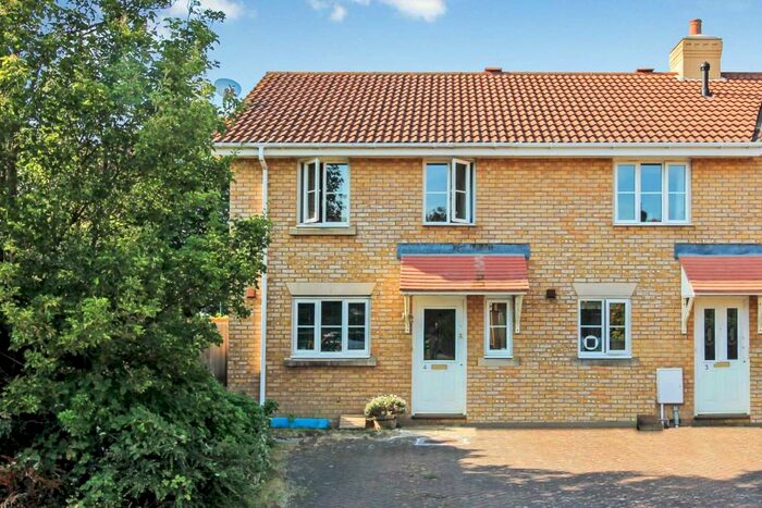 3 Bedroom End Of Terrace House To Rent In Long Hale, Pitstone, LU7