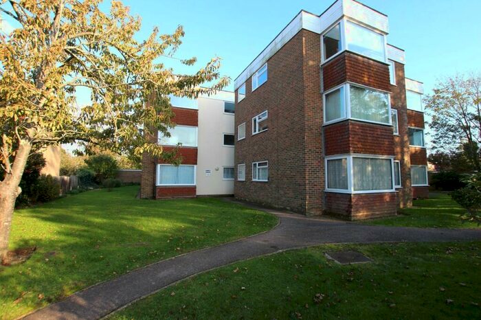 1 Bedroom Apartment To Rent In Essex Court, West Avenue, Worthing, West Sussex, BN11