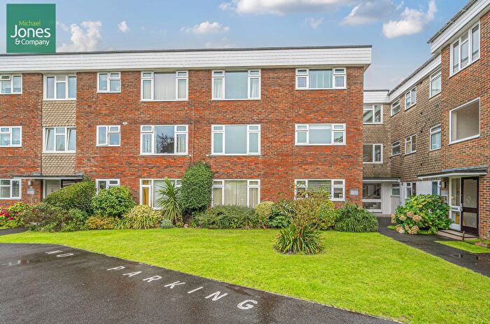 2 Bedroom Flat To Rent In Seaview Court, Bath Road, Worthing, West Sussex, BN11