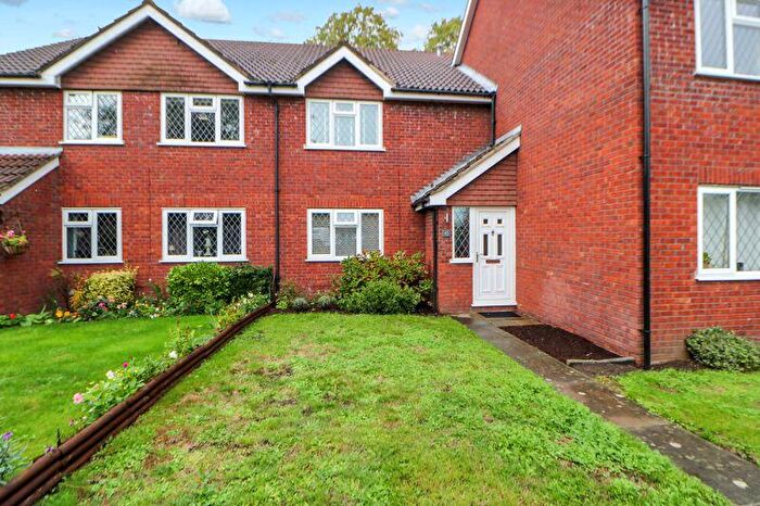 1 Bedroom Flat To Rent In Meadowbank Road, Lightwater, GU18