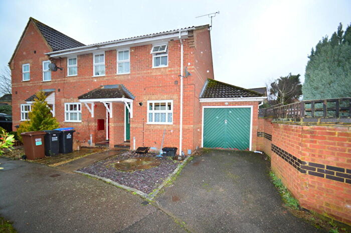 2 Bedroom End Of Terrace House To Rent In Allen Court, Hatfield, AL10